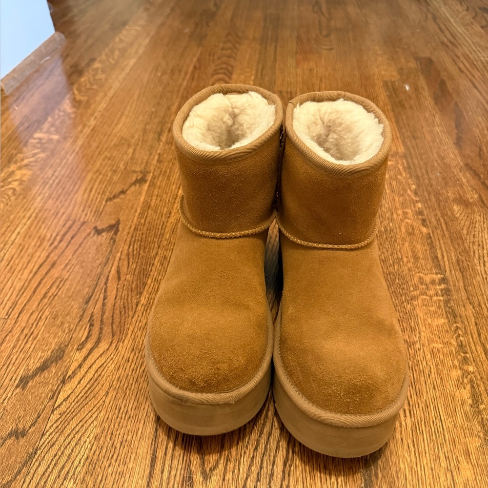 UGG Classic Mini Platform – Women’s Size 7